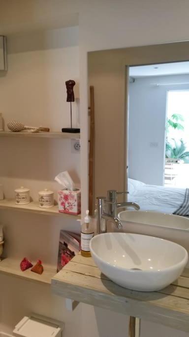 Apartamento La Maison Blanche Intra-muros Free Parking Aigues-Mortes